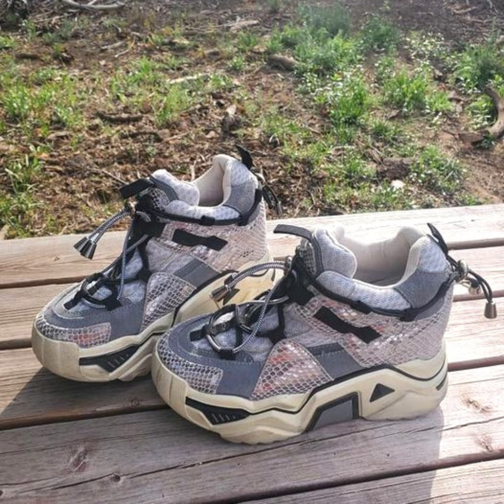 Johnny Wang festival shoes